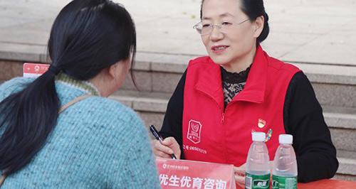 暖心三月學雷鋒 愛心義診暖民心 ——深圳怡康婦產醫院義診活動